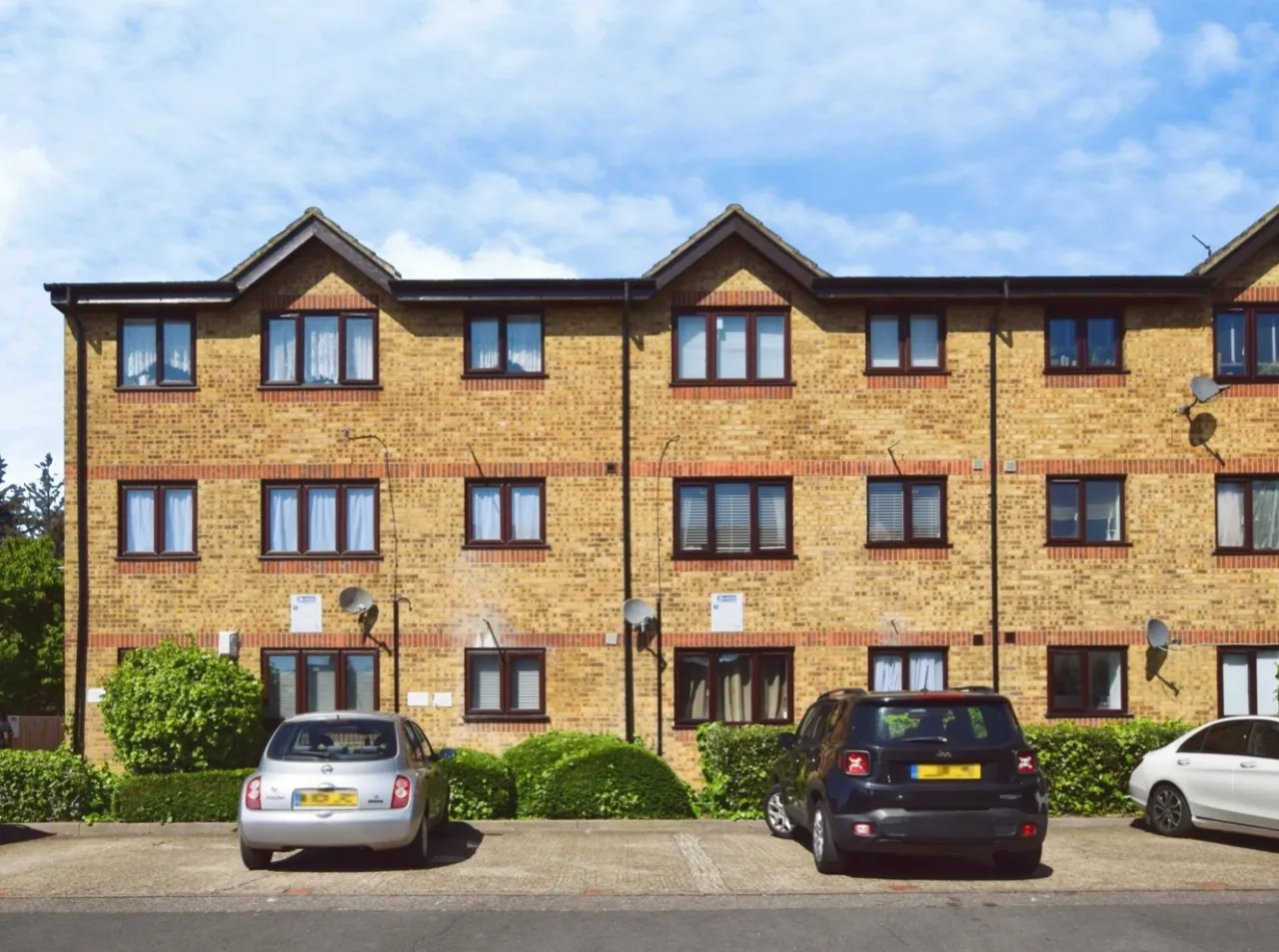 flat for sale — Vignoles Road, Romford, RM7