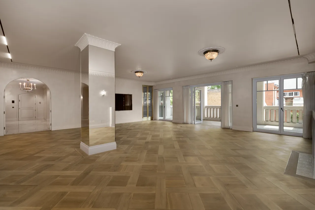 5 bed flat to rent — Palace Green, Kensington, London