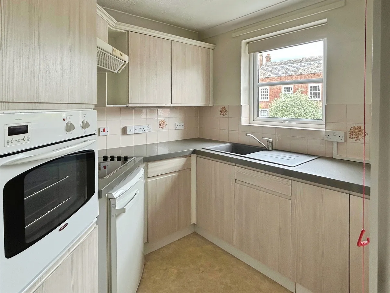 Archers Court, Salisbury, SP1, photo 3