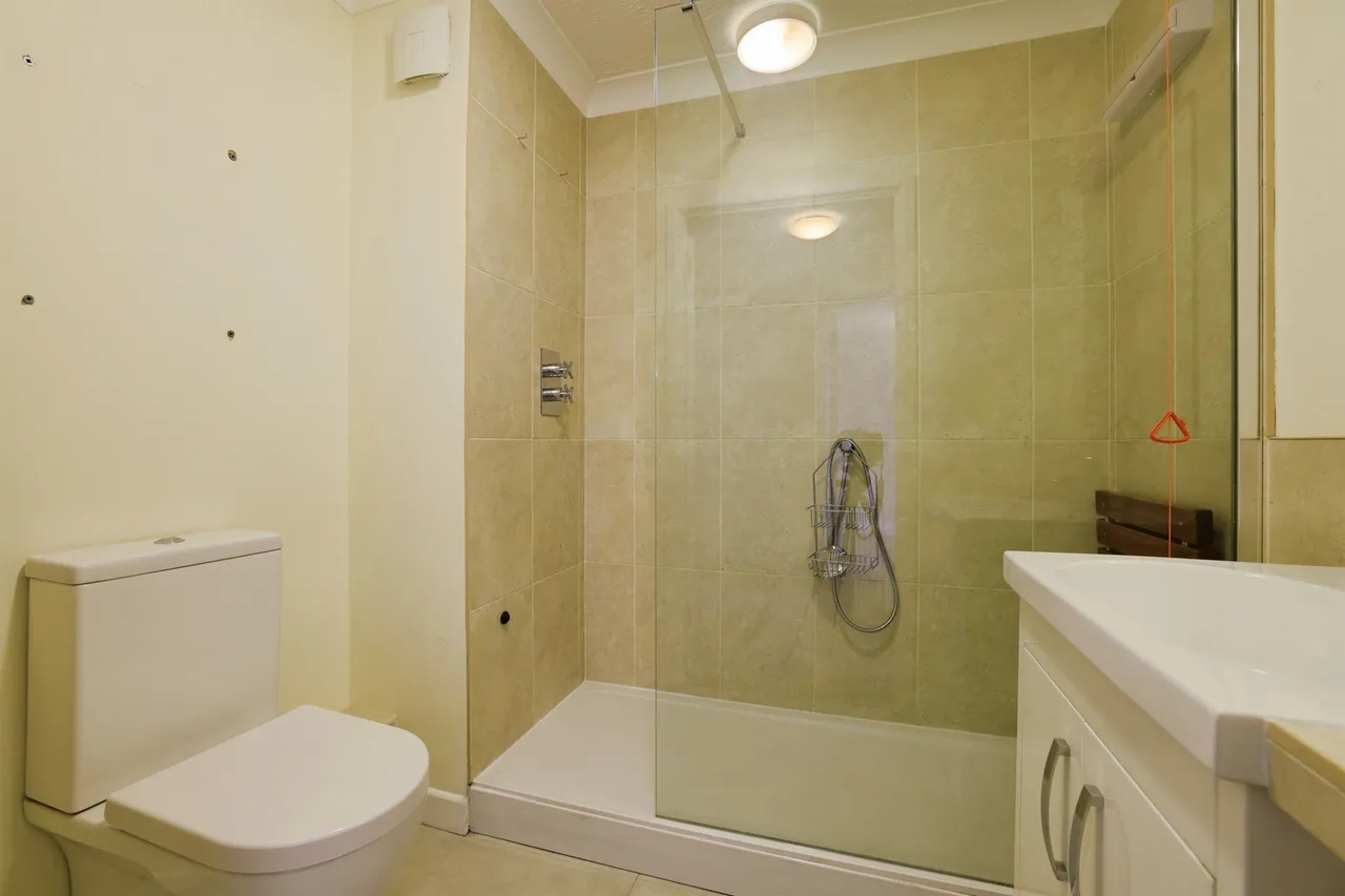 Archers Court, Salisbury, SP1, photo 7