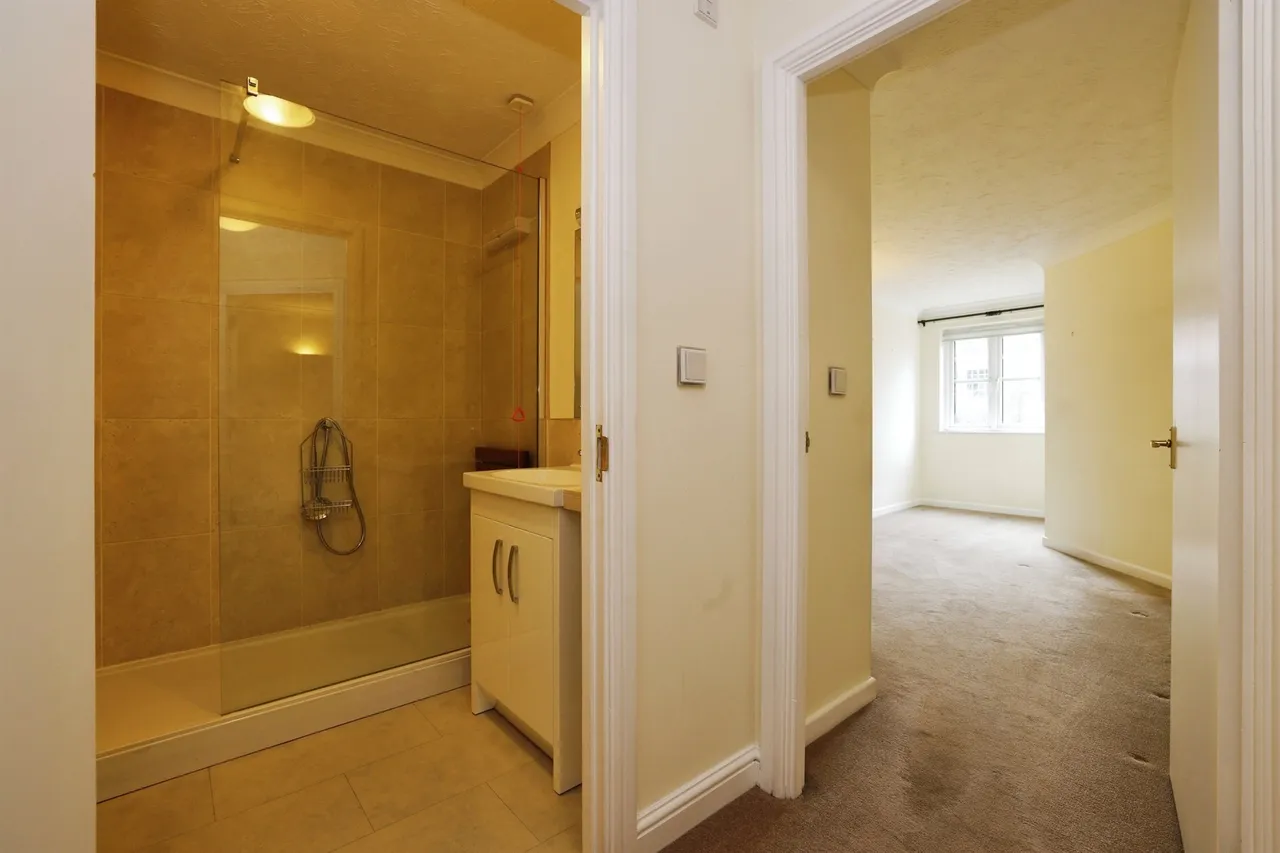 Archers Court, Salisbury, SP1, photo 8