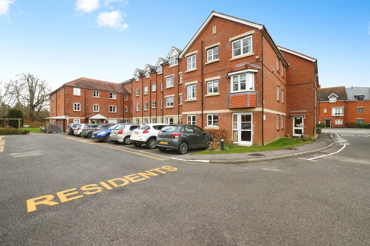 1 bed retirement property for sale, Archers Court, Salisbury, SP1