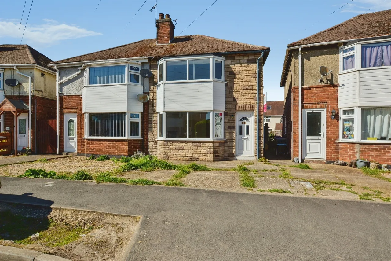 3 bed house for sale — Edward Crescent, Skegness