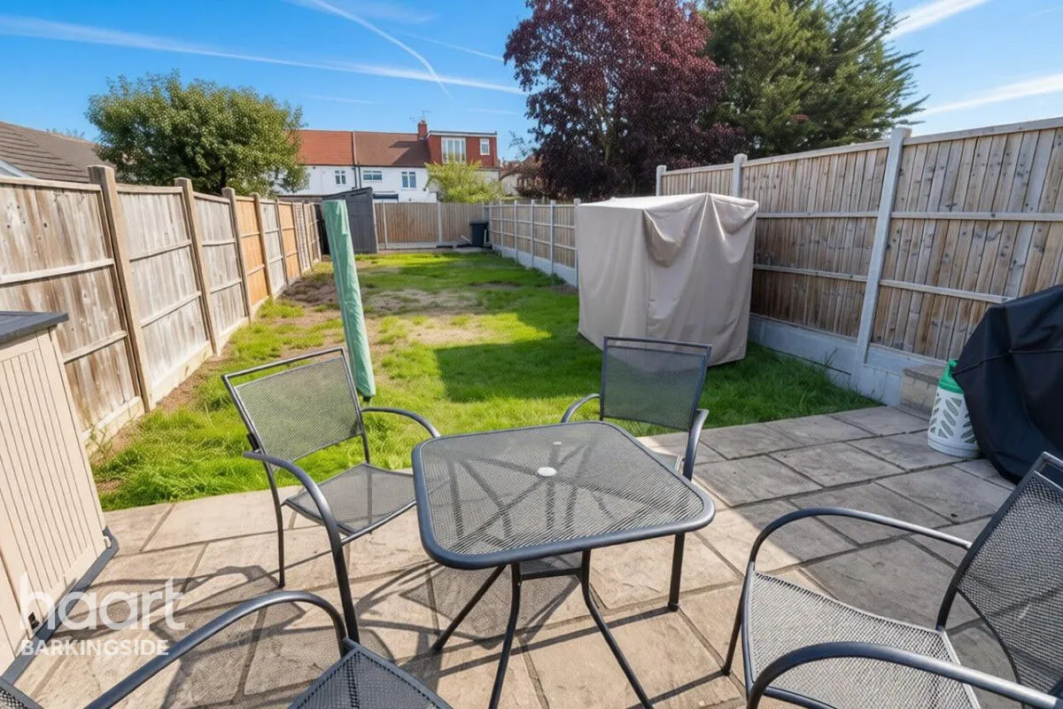 Beechwood Gardens, Clayhall, IG5, photo 19
