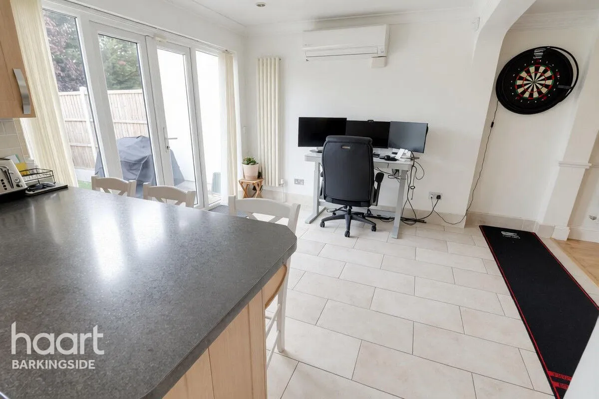 Beechwood Gardens, Clayhall, IG5, photo 11