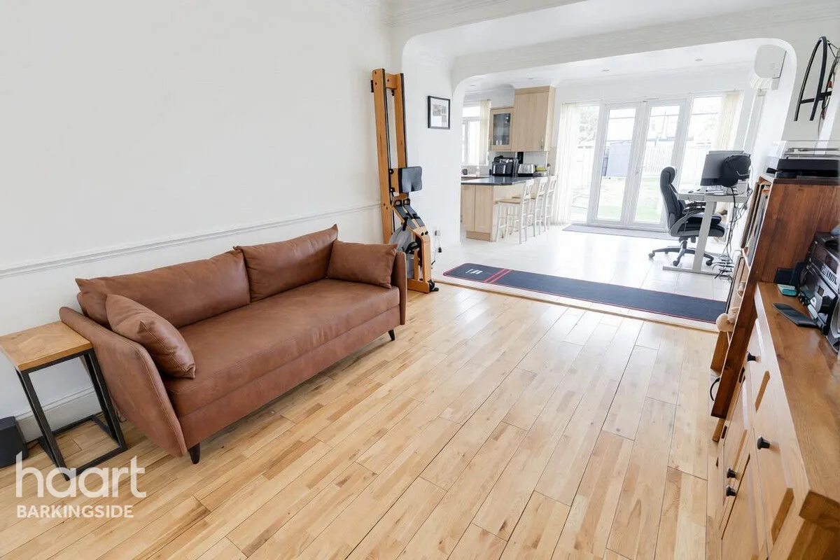 Beechwood Gardens, Clayhall, IG5, photo 10