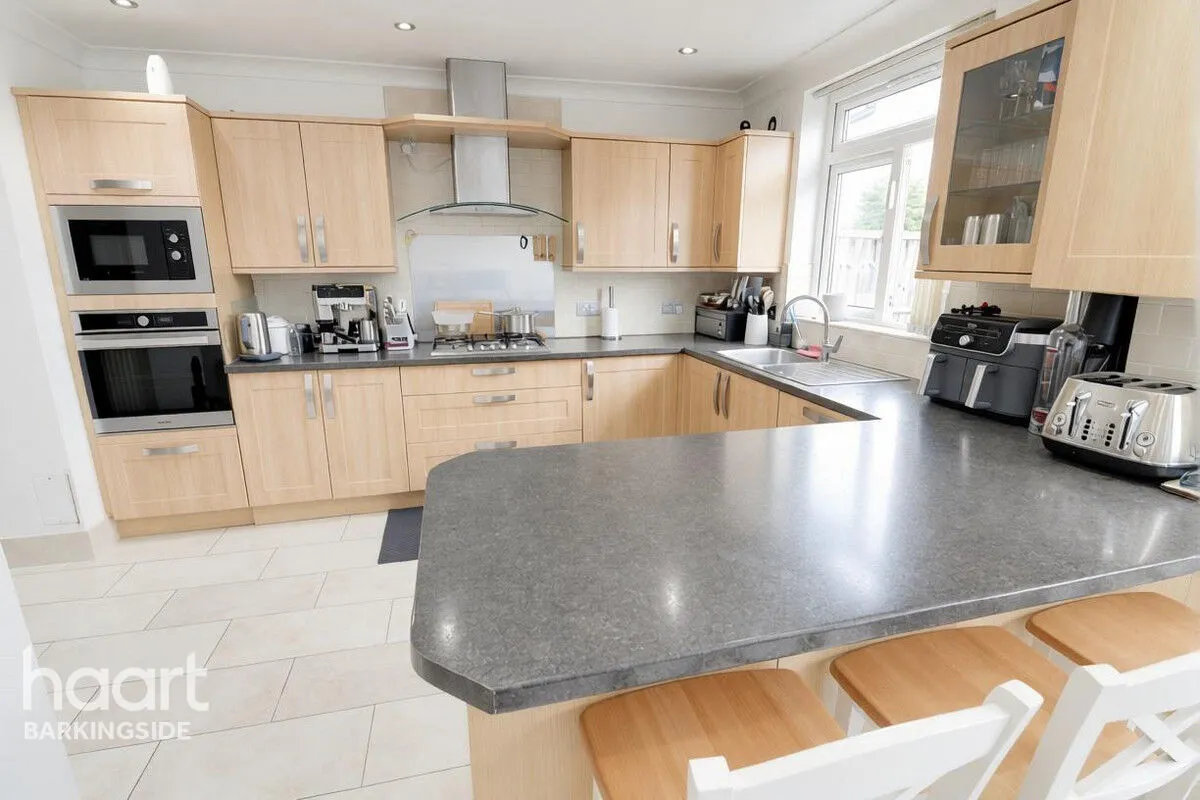Beechwood Gardens, Clayhall, IG5, photo 6