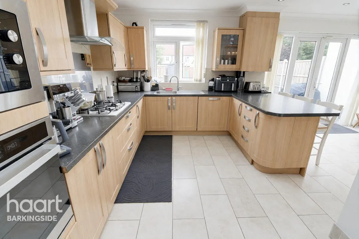 Beechwood Gardens, Clayhall, IG5, photo 8
