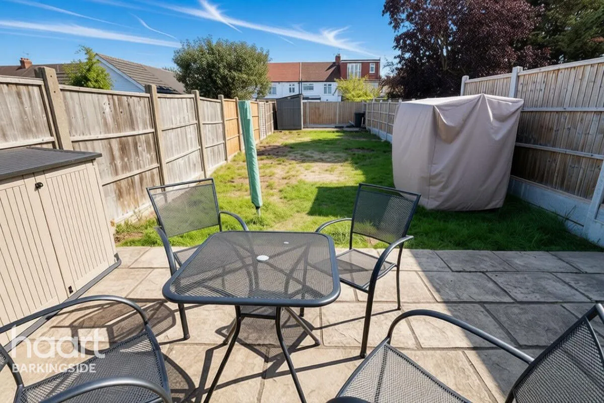 Beechwood Gardens, Clayhall, IG5, photo 20