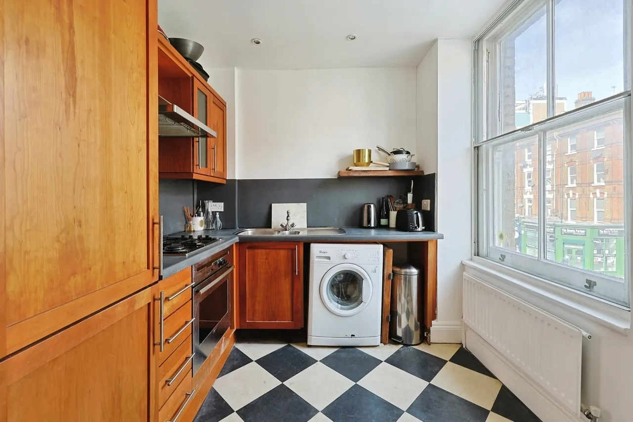 Lavender Hill, Battersea, London, SW11, photo 2