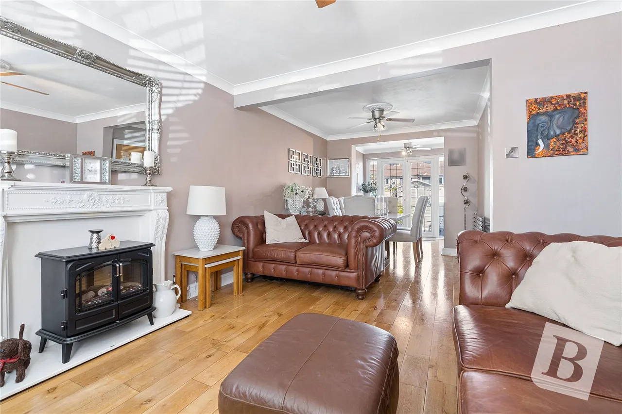Essex Close, Romford, RM7, photo 4