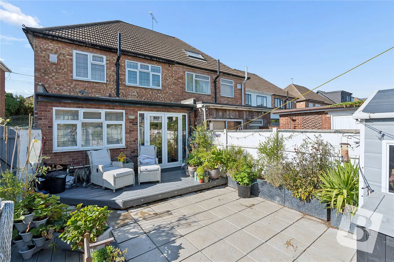 Essex Close, Romford, RM7, photo 6