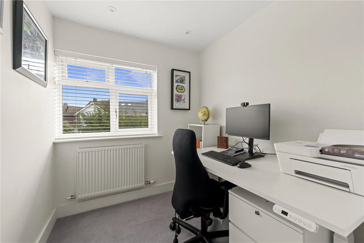 Saxonbury Avenue, Lower Sunbury, TW16 5EY, photo 11