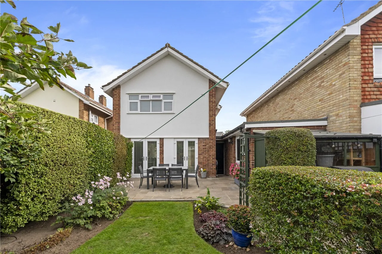 Saxonbury Avenue, Lower Sunbury, TW16 5EY, photo 15
