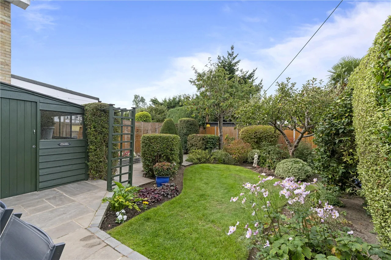 Saxonbury Avenue, Lower Sunbury, TW16 5EY, photo 4