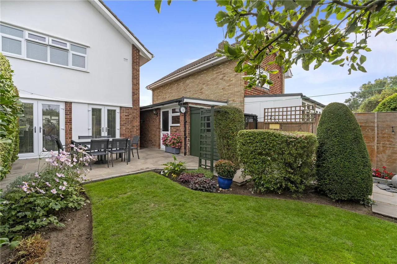 Saxonbury Avenue, Lower Sunbury, TW16 5EY, photo 14