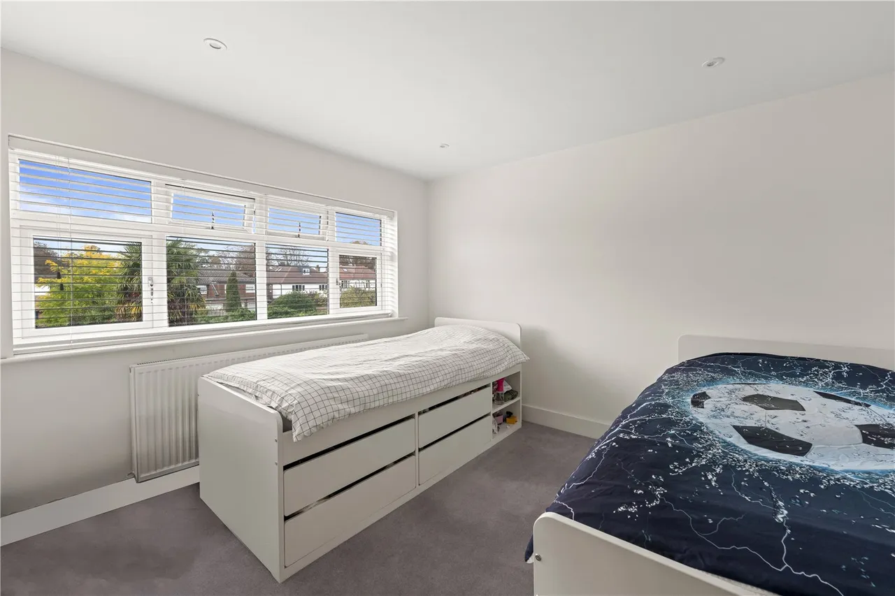 Saxonbury Avenue, Lower Sunbury, TW16 5EY, photo 9