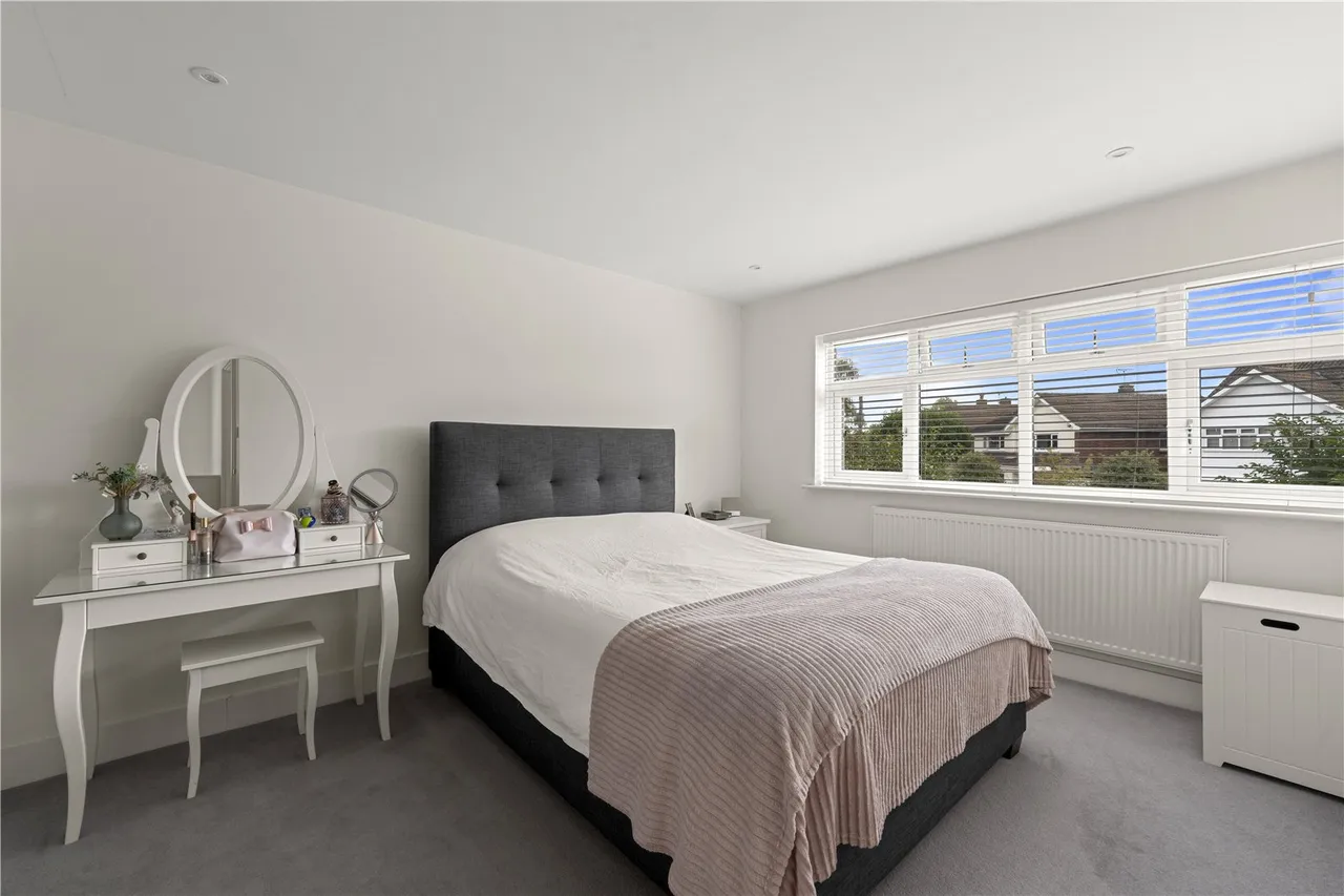 Saxonbury Avenue, Lower Sunbury, TW16 5EY, photo 8