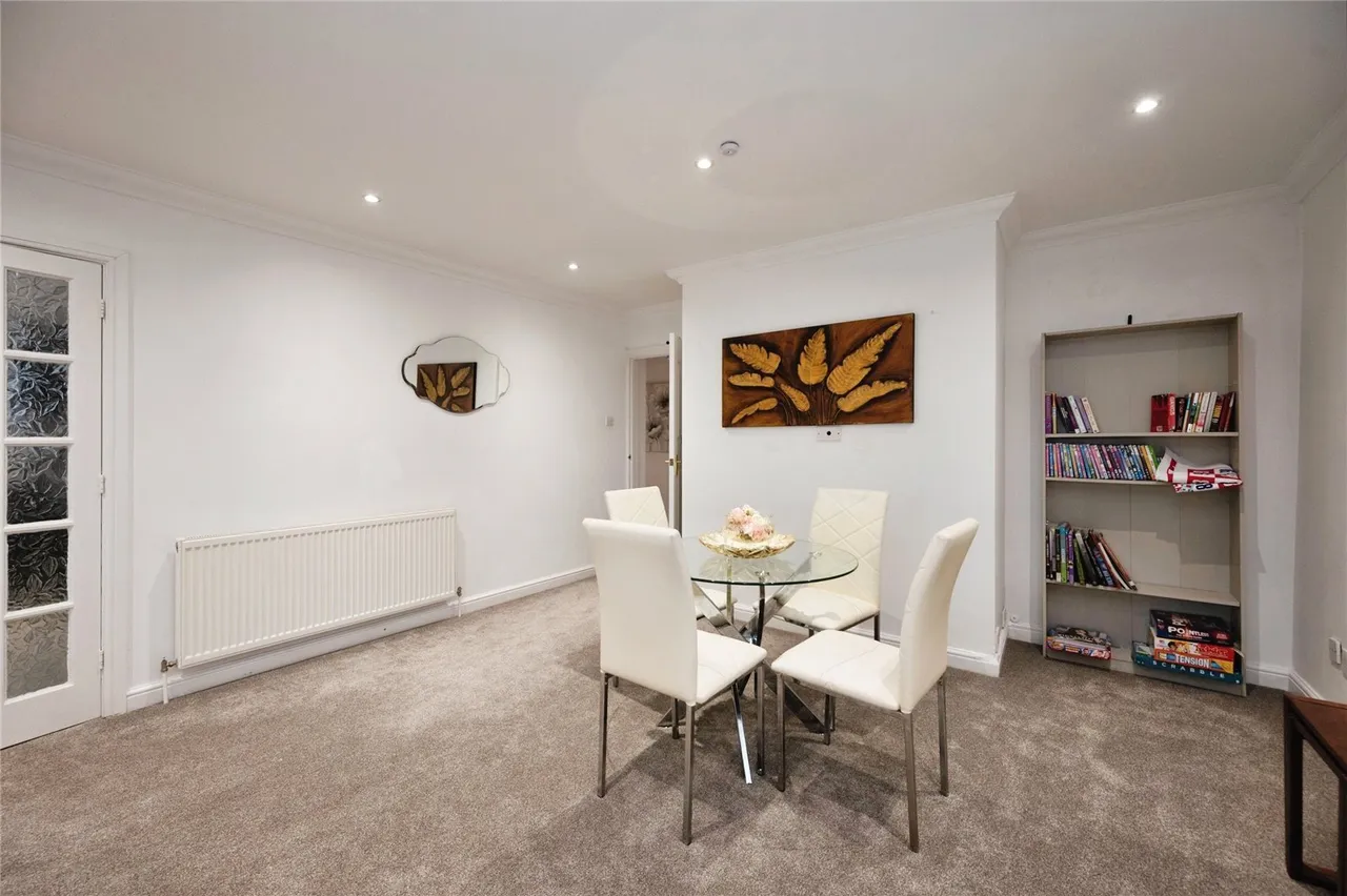 Coronation Road, Hayling Island, PO11, photo 4