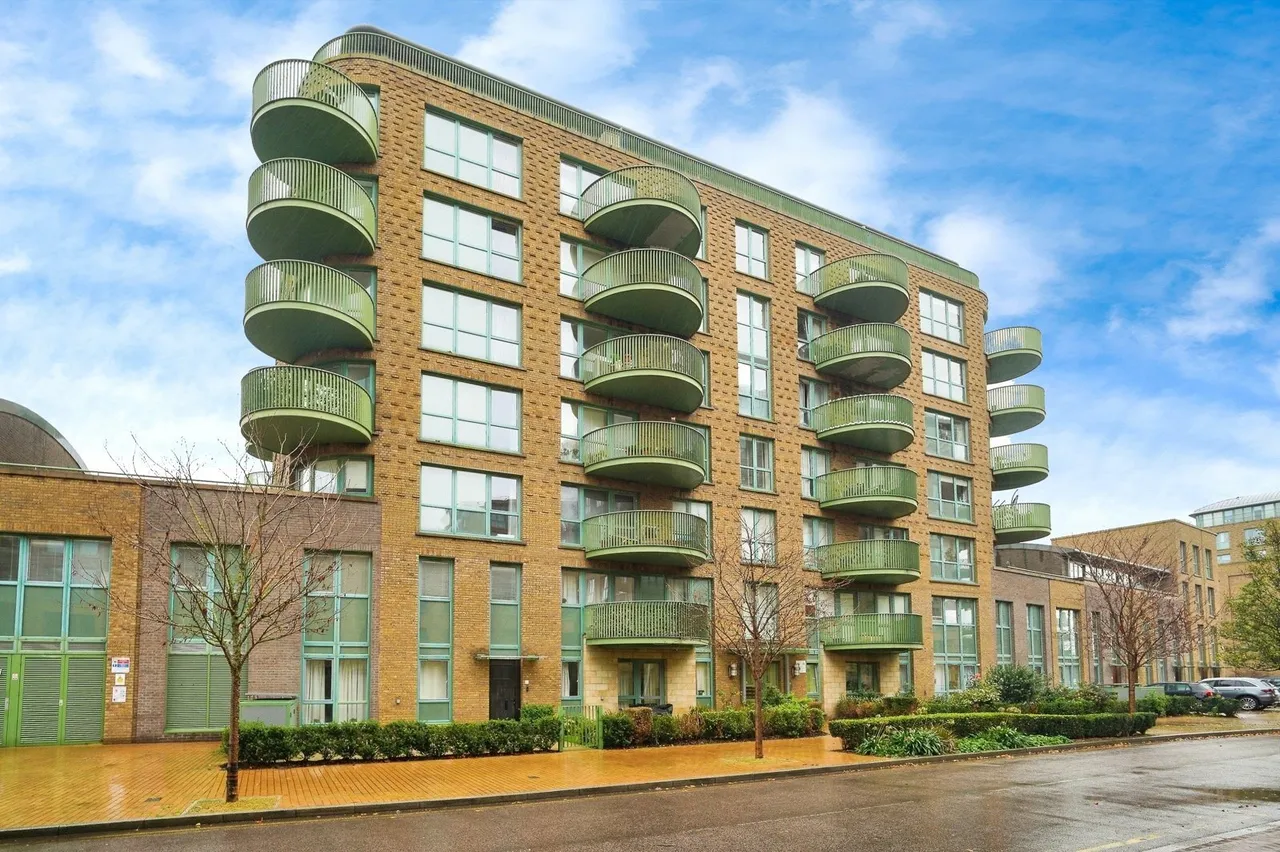2 bed flat for sale, Ottley Drive, London, SE3