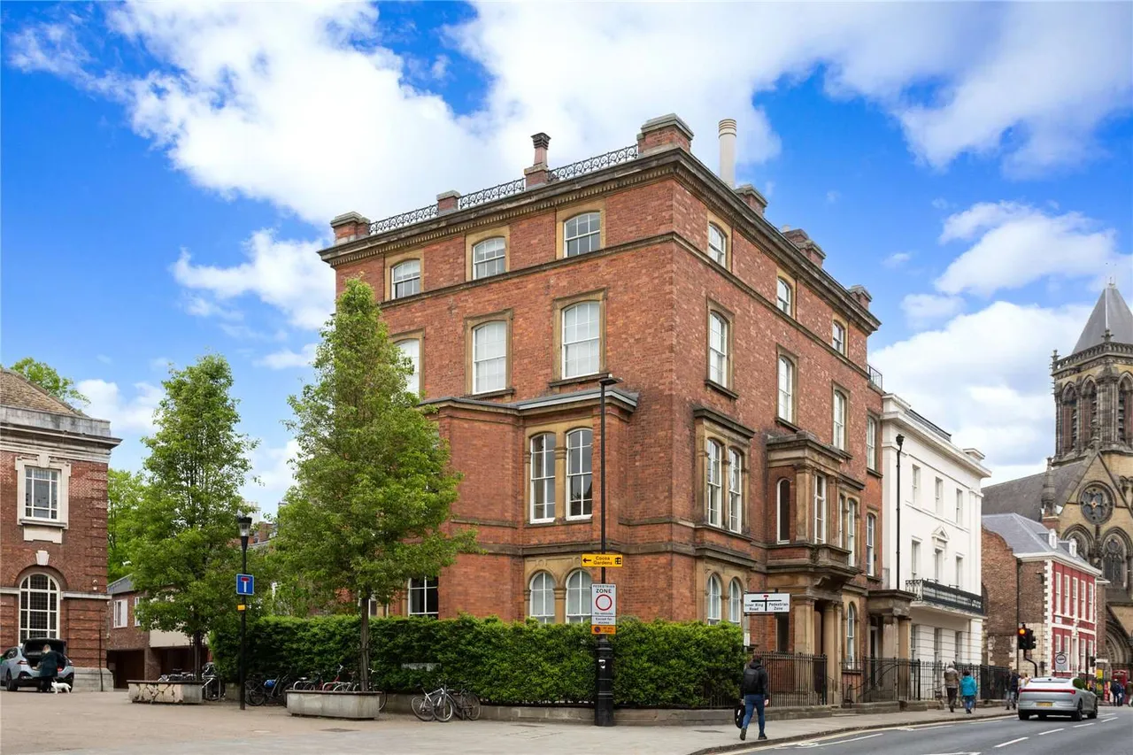 2 bed flat for sale — Museum Street, York, North Yorkshire, YO1 7DT