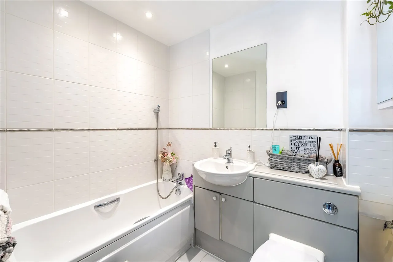 Holly Bush Lane, Hampton, TW12 2QW, photo 8
