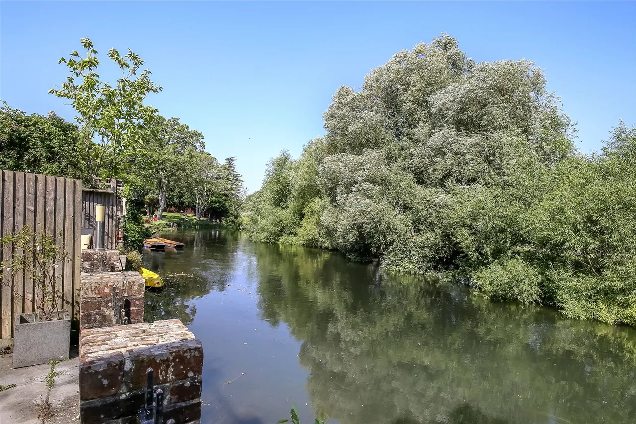 Harnham Road, Salisbury, Wiltshire, SP2 8JG, photo 2