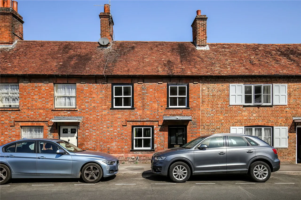 3 bed house for sale — Harnham Road, Salisbury, Wiltshire, SP2 8JG