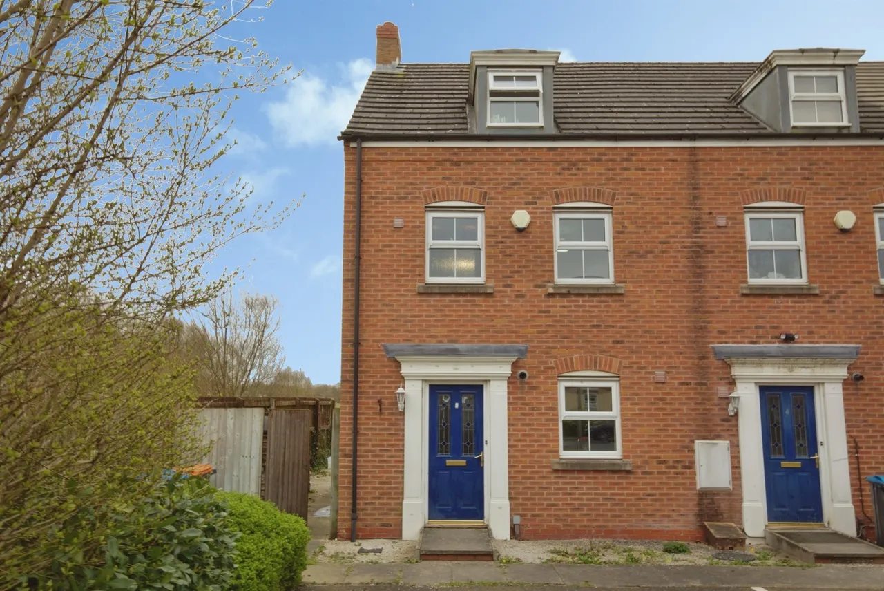 3 bed house for sale — Webbs Court, Northwich