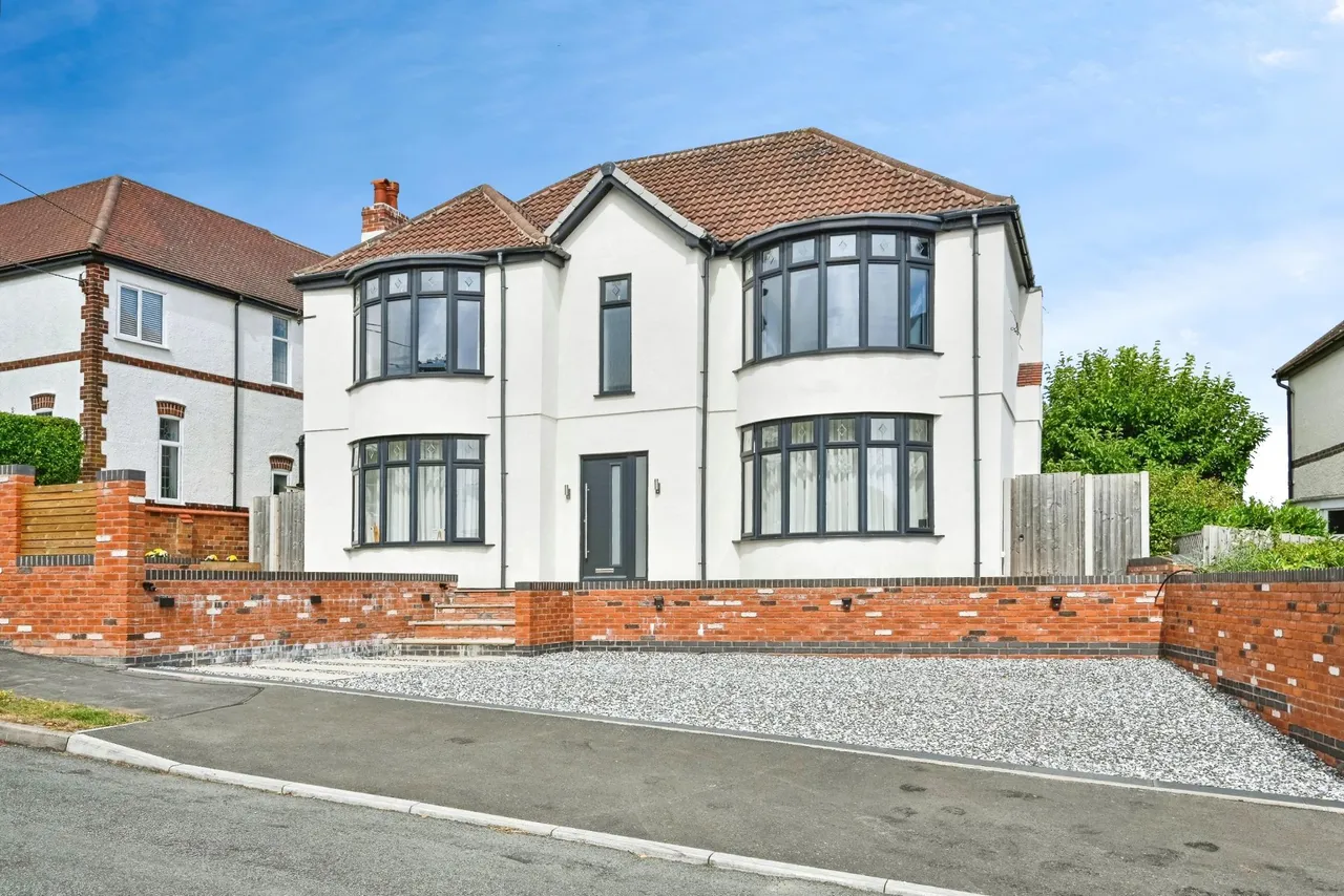5 bed house for sale, The Crescent, Walton-on-the-Hill, ST17