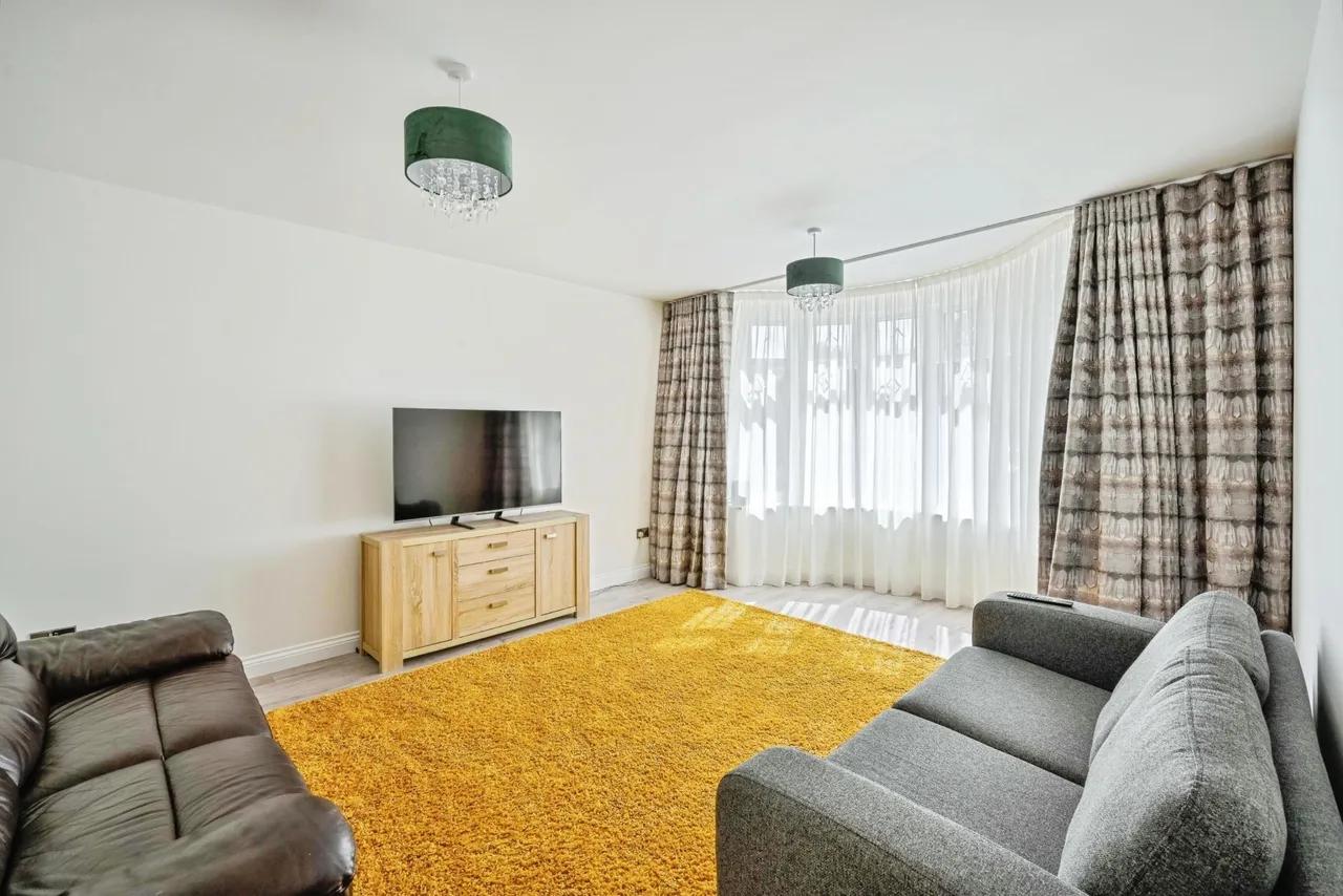 The Crescent, Walton-on-the-Hill, ST17, photo 5