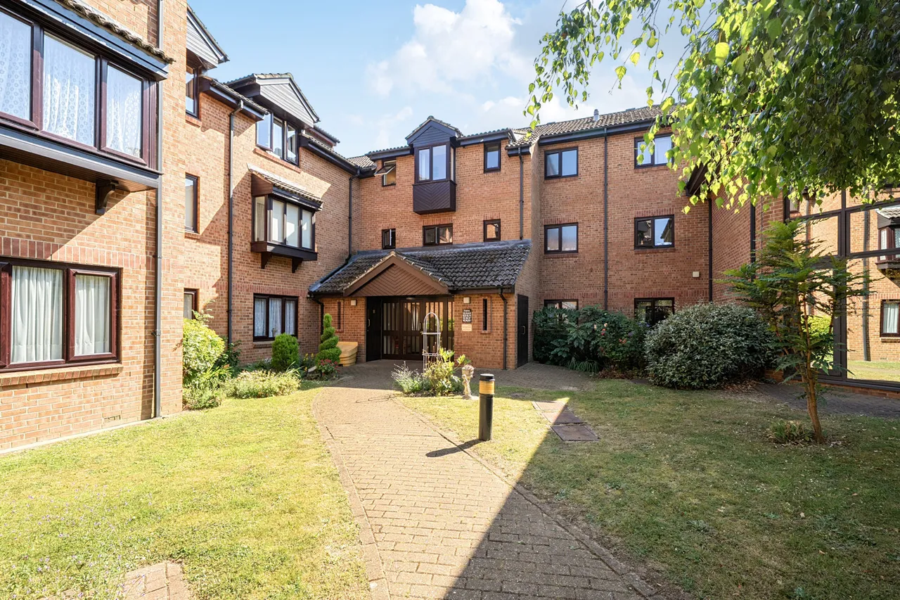 Windsor Close, Northwood, HA6, photo 13