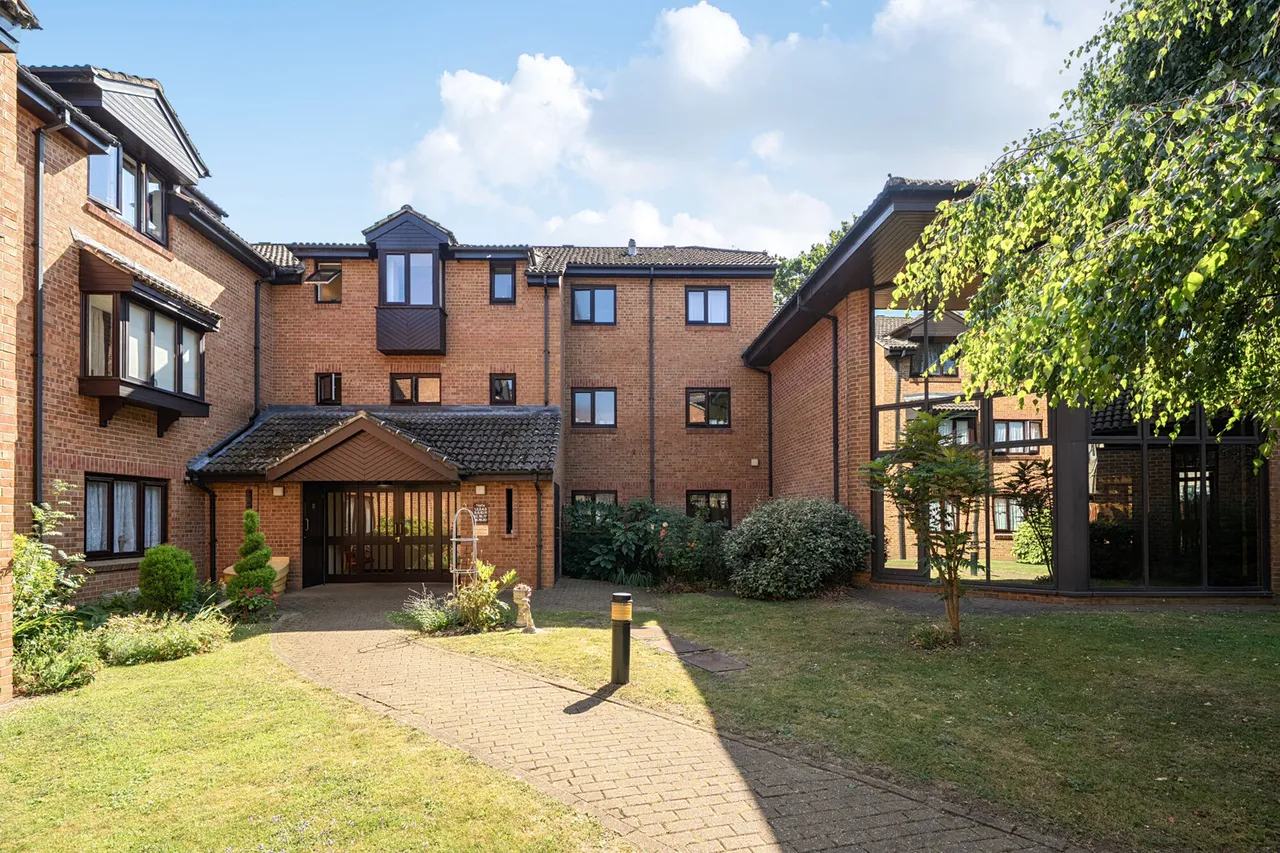1 bed flat for sale, Windsor Close, Northwood, HA6