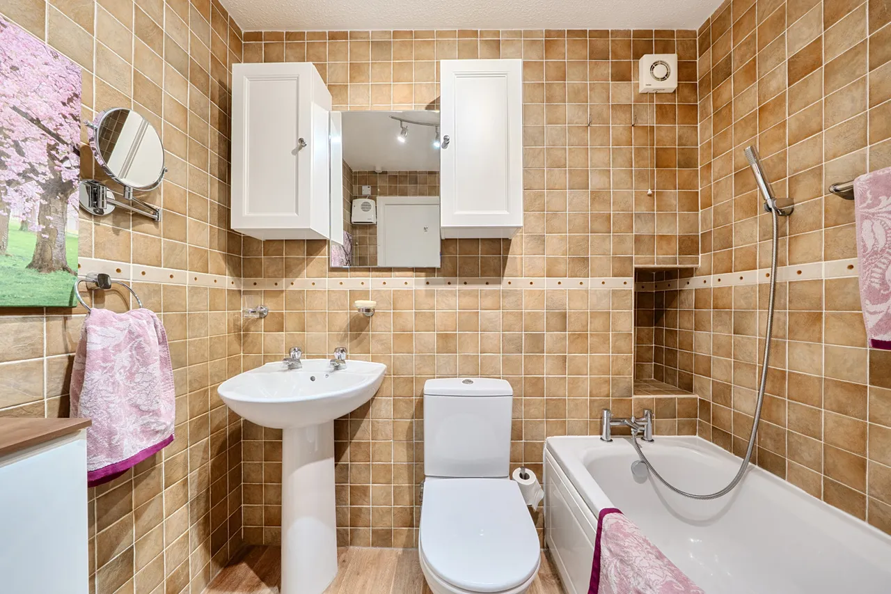 Windsor Close, Northwood, HA6, photo 18
