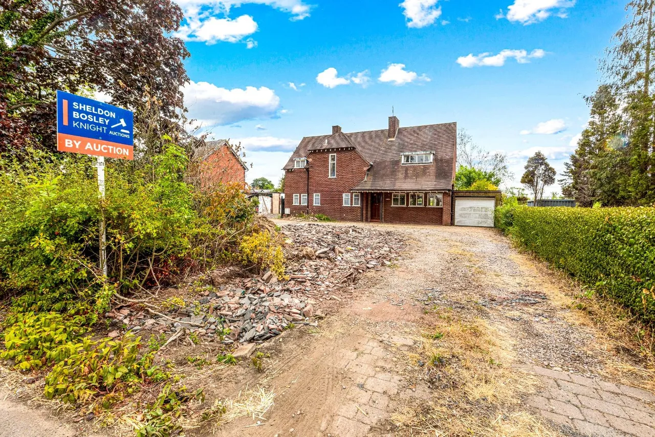 3 bed house for sale — The Long Shoot, Nuneaton