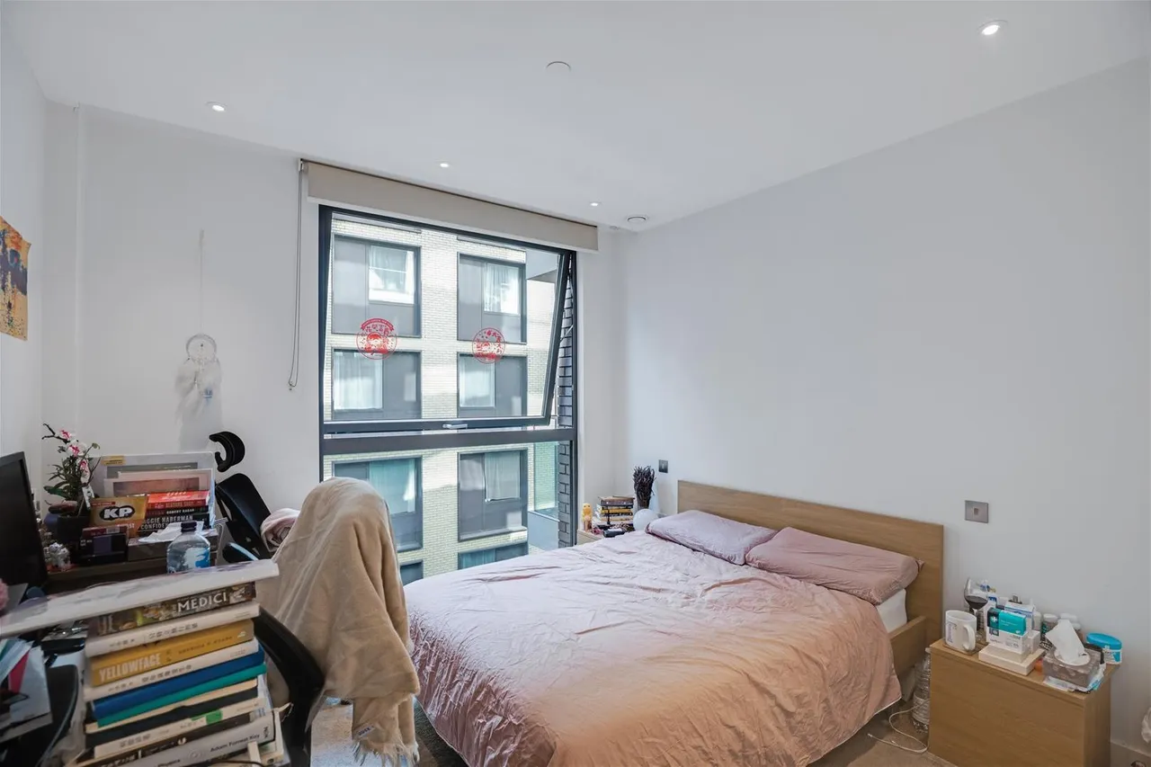 Canter Way, London, photo 8