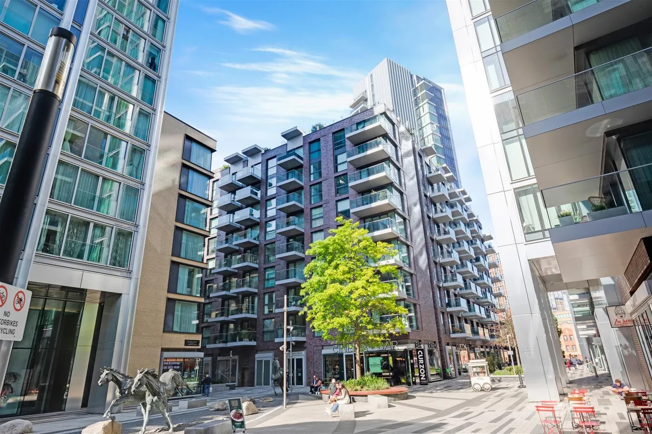 Canter Way, London, photo 14