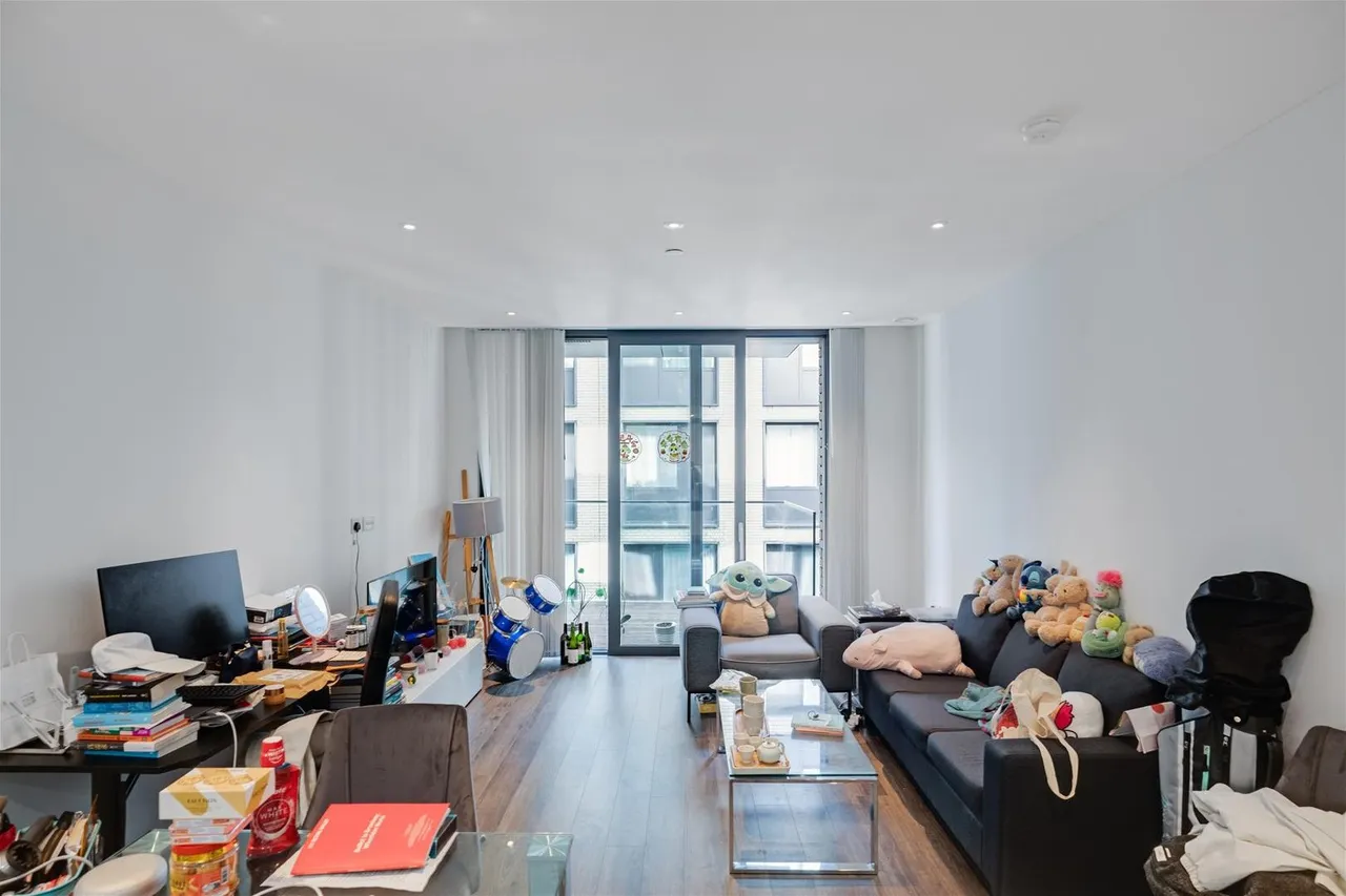 Canter Way, London, photo 2