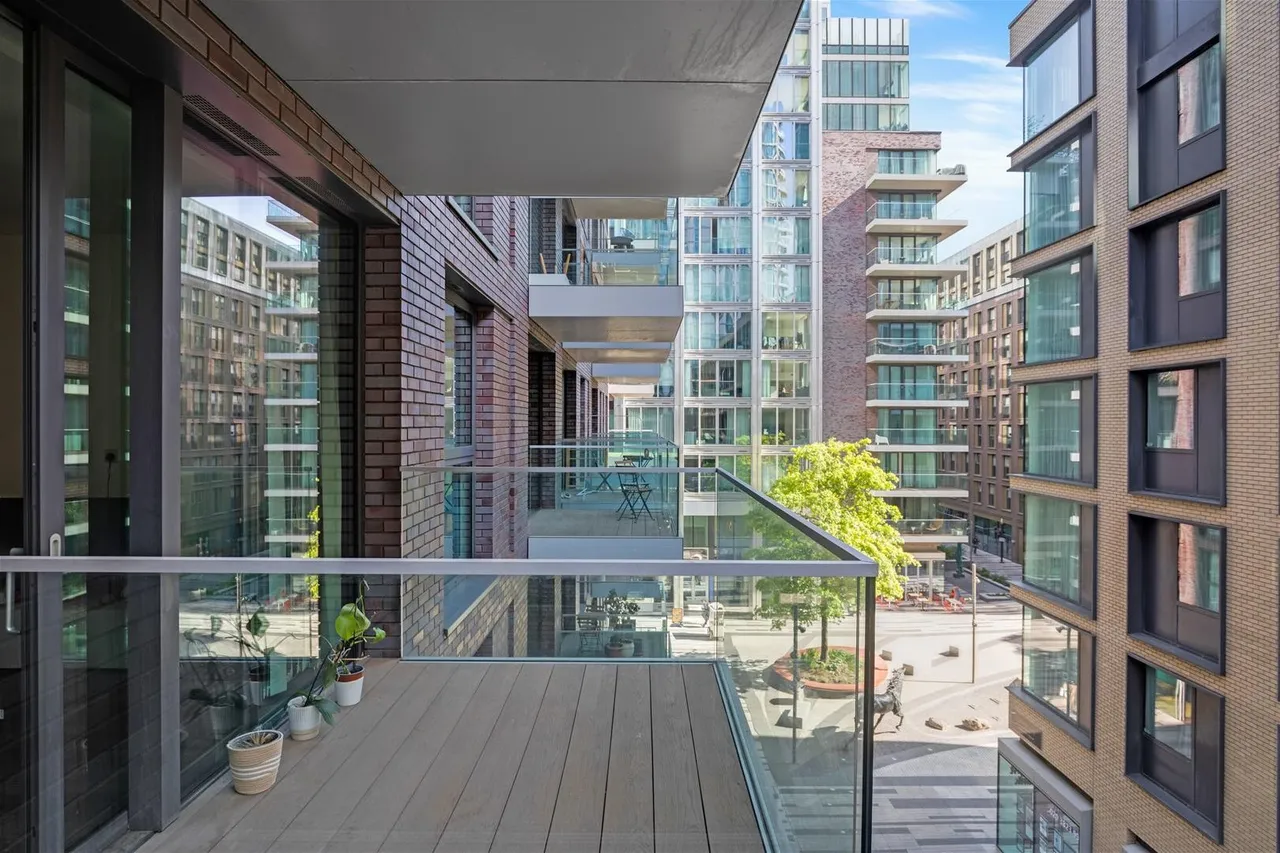 Canter Way, London, photo 12