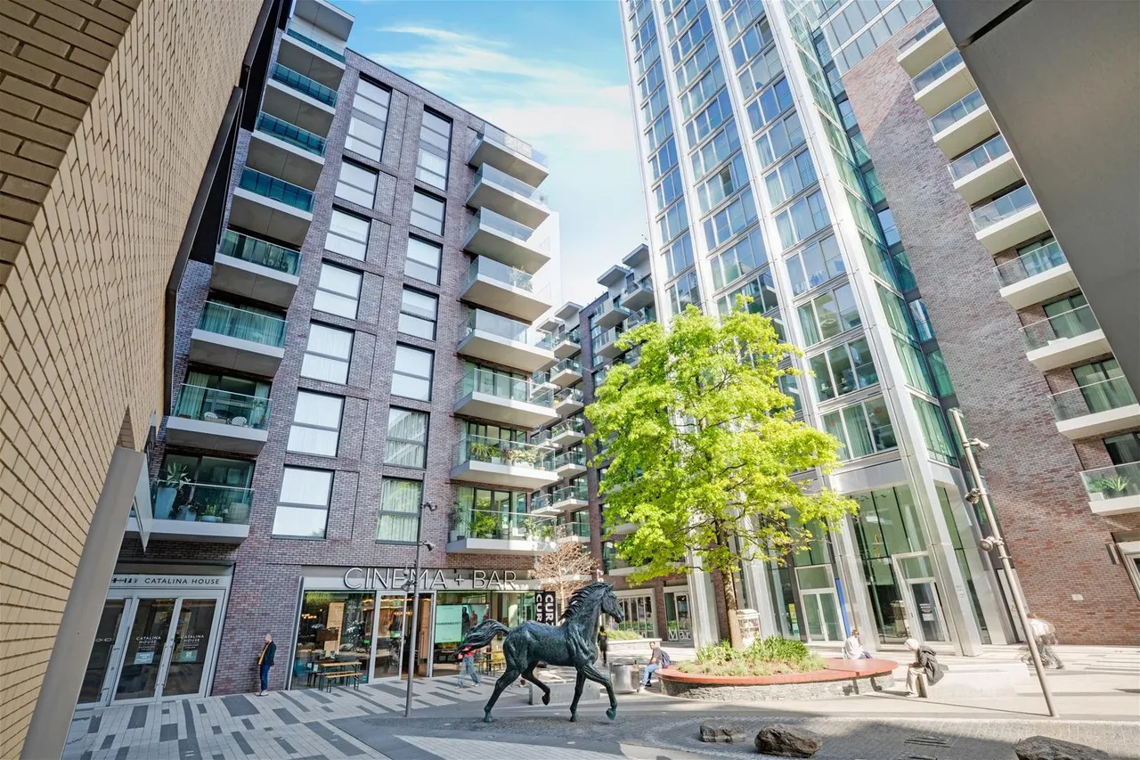 2 bed flat for sale — Canter Way, London