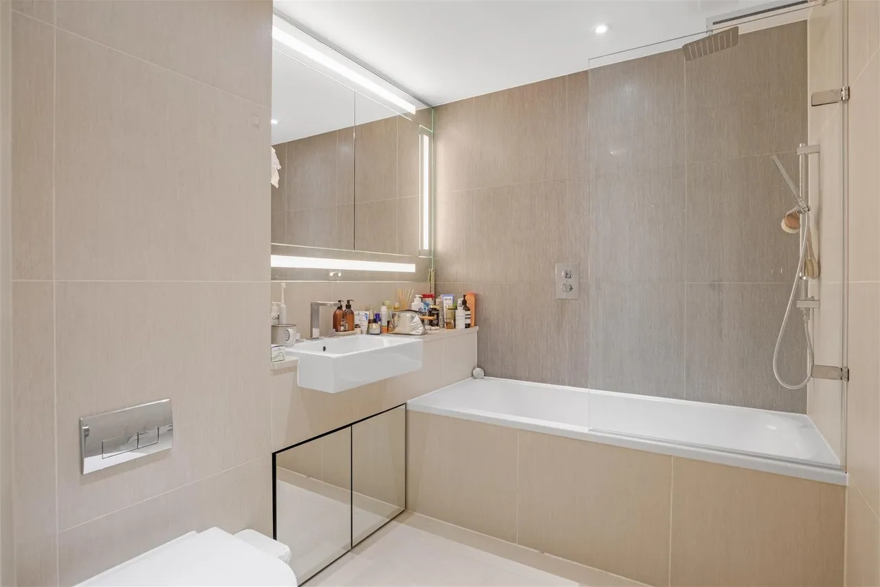 Canter Way, London, photo 10