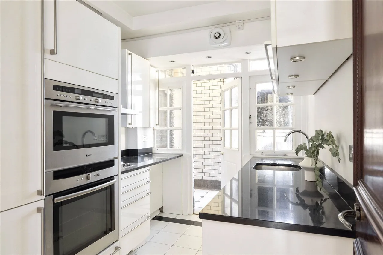 Hallam Street, Fitzrovia, W1W, photo 3
