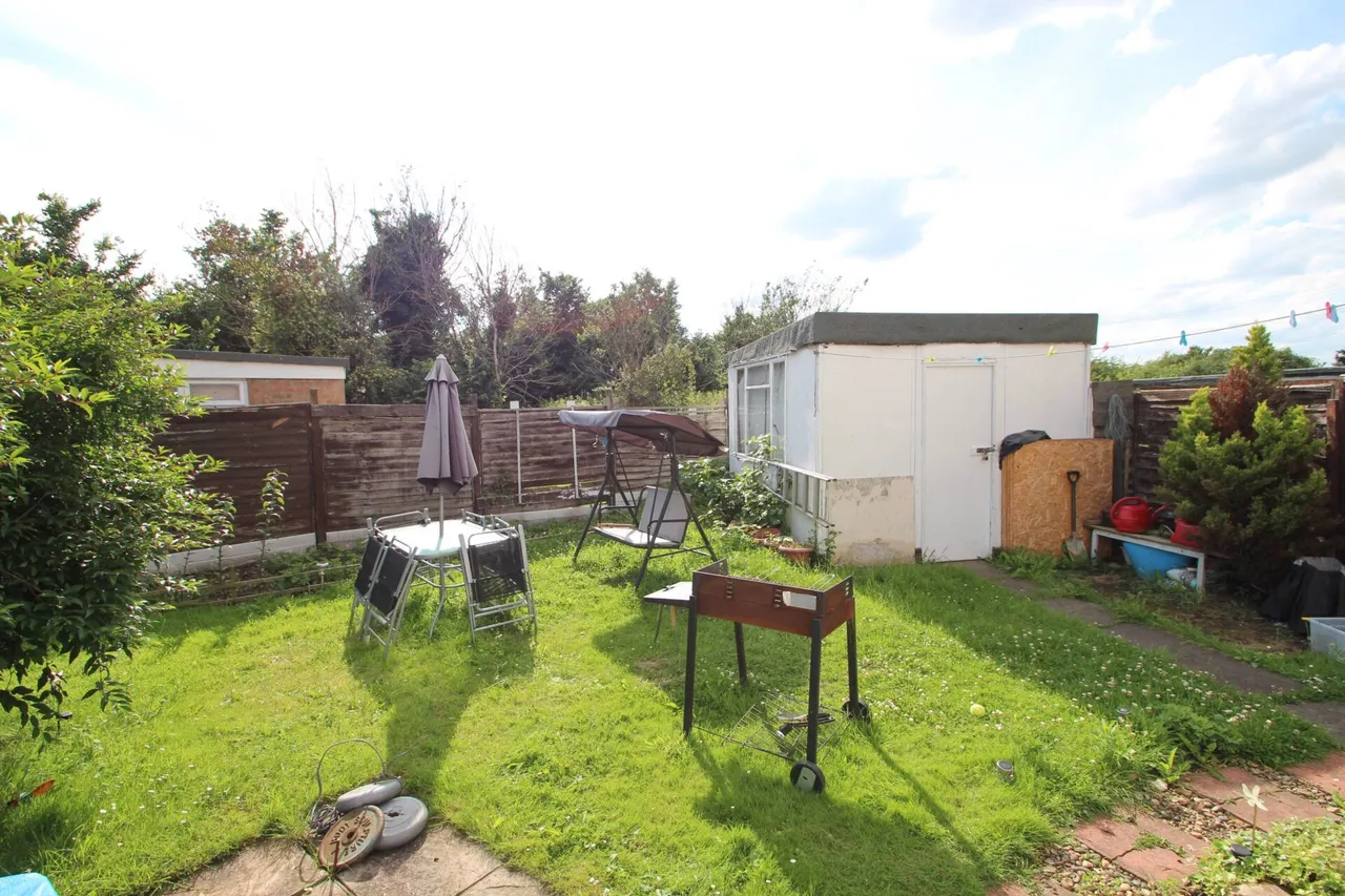 Burnham Crescent, Dartford, photo 8