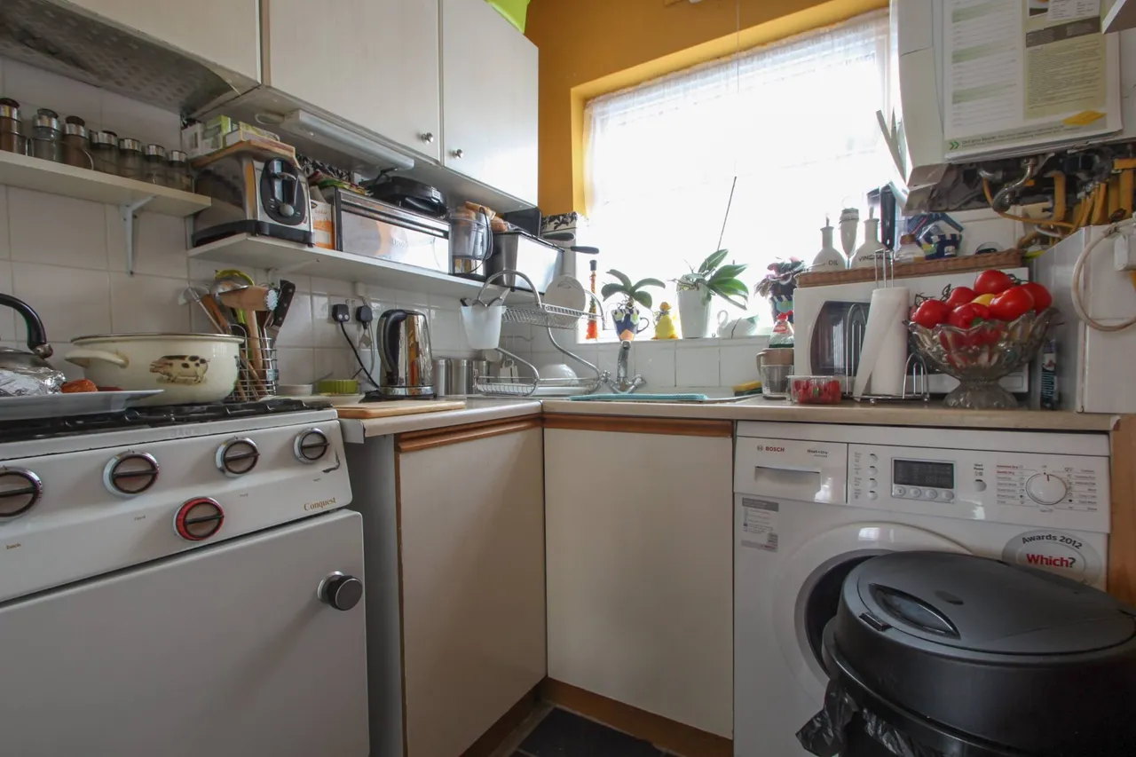 Burnham Crescent, Dartford, photo 4