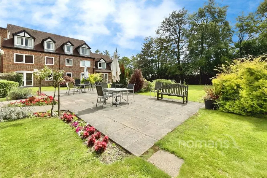 1 bed flat for sale, High Street, Sandhurst, GU47