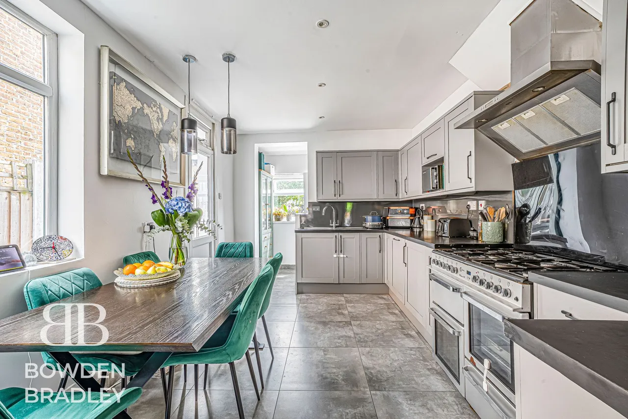 Chigwell Road, Woodford Green, IG8, photo 12
