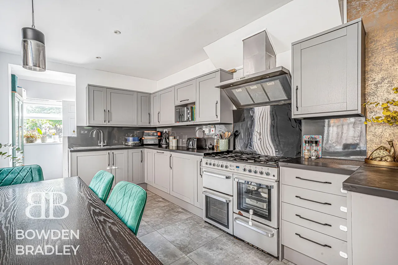 Chigwell Road, Woodford Green, IG8, photo 10