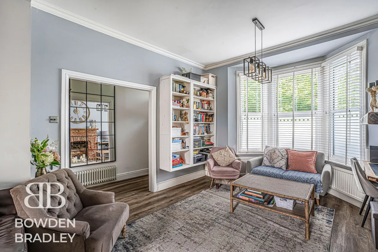 Chigwell Road, Woodford Green, IG8, photo 5
