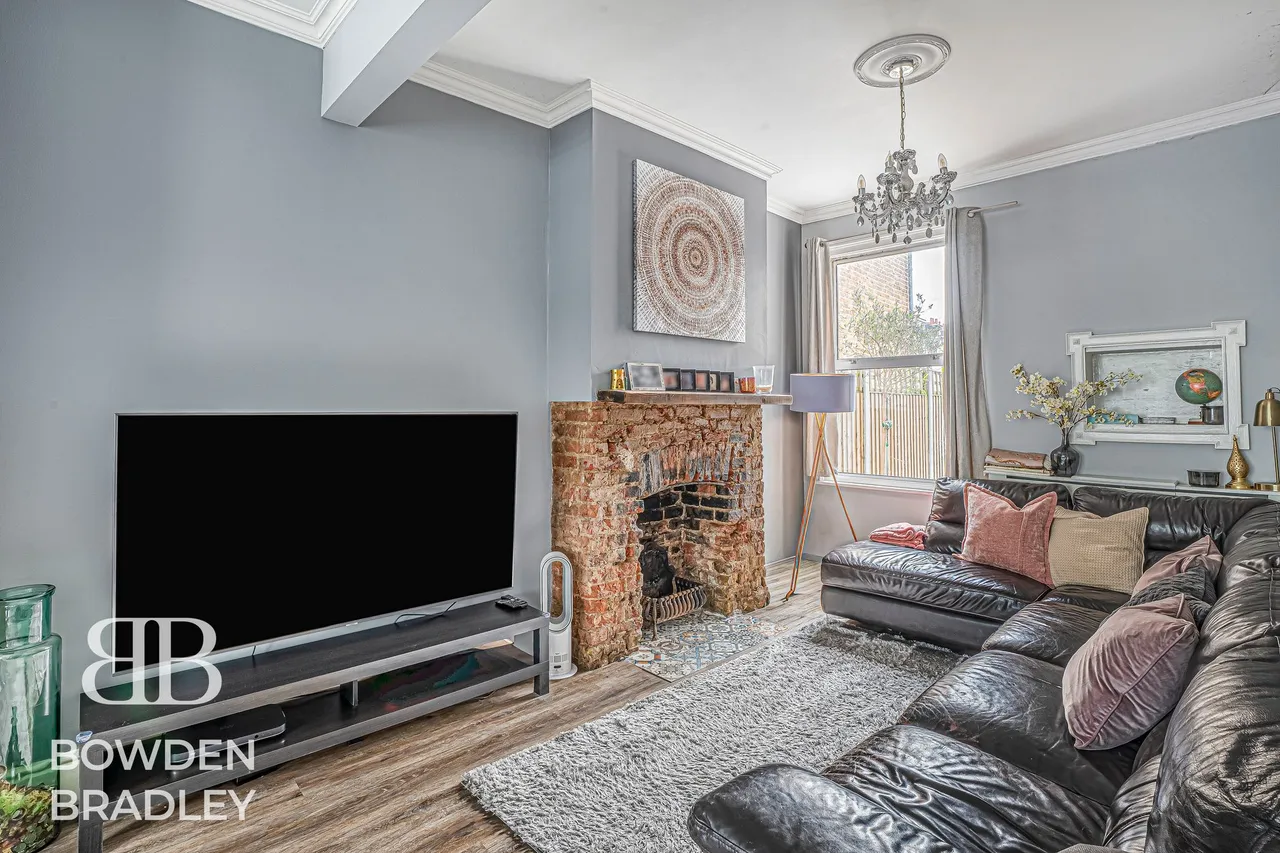 Chigwell Road, Woodford Green, IG8, photo 9