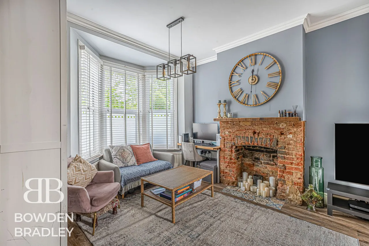 Chigwell Road, Woodford Green, IG8, photo 6